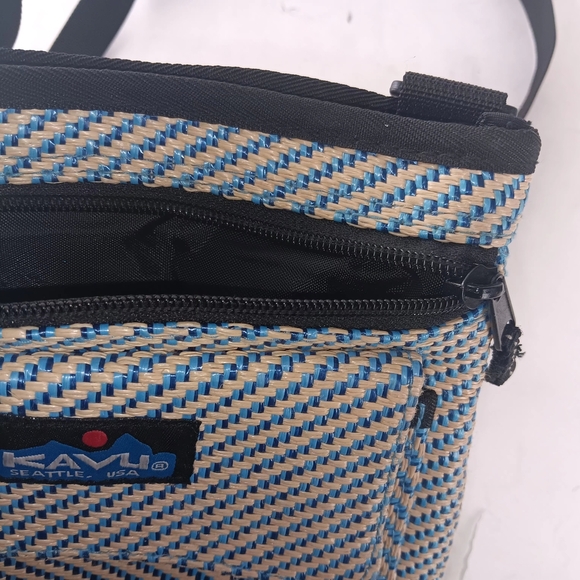 Kavu Blue and White Crossbody Bag for Everyday Adventures - Picture 8 of 10
